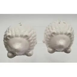 Adorable Hedgehog Salt & Pepper Shakers Off-White
