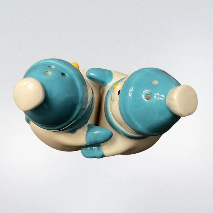 Salt & Pepper Hugging Snowmen Blue / White 4"H