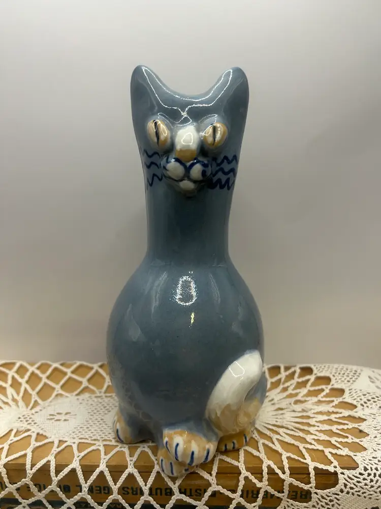 Vintage Louisville Stoneware 8" Cat Figurine Pitcher Ceramic Made in Kentucky US 8x3 1/2