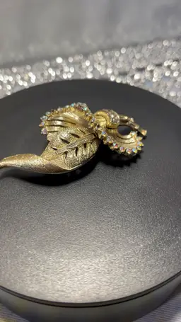 Signed Coro Gold Tone Leaf Spray Brooch – Aurora Borealis & Baguette Rhinestones