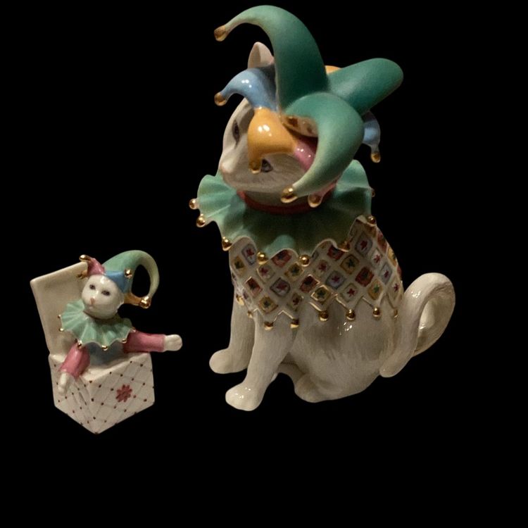 #01 Lenox Court Jester And Cat In The Box