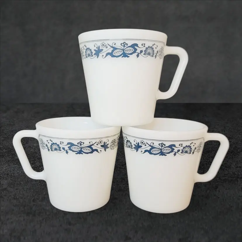 Set Of 3 Pyrex Milk Glass Old Town Blue Onion 1410 Coffee Tea Cups Mugs D Handle