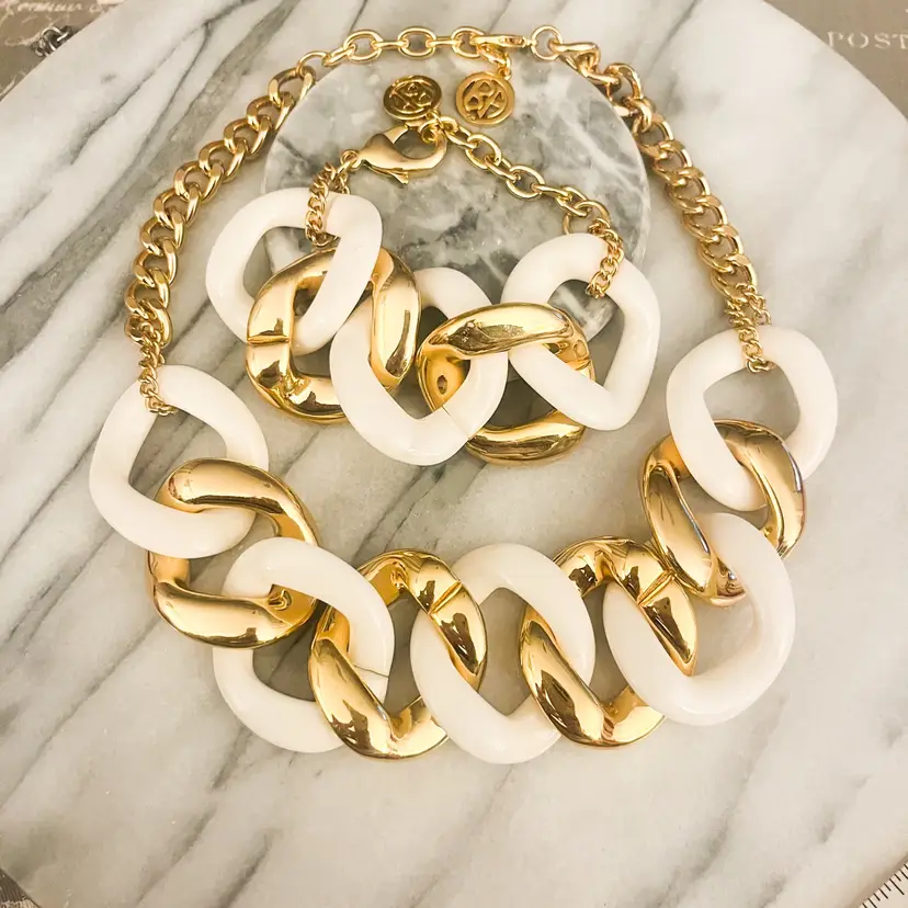 Ben Amun Chunky Acrylic Link Jewelry Set White and Gold Toned Necklace Bracelet Vintage 1990s