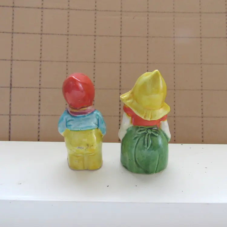 Vtg Dutch Couple Salt and Pepper Shaker Set