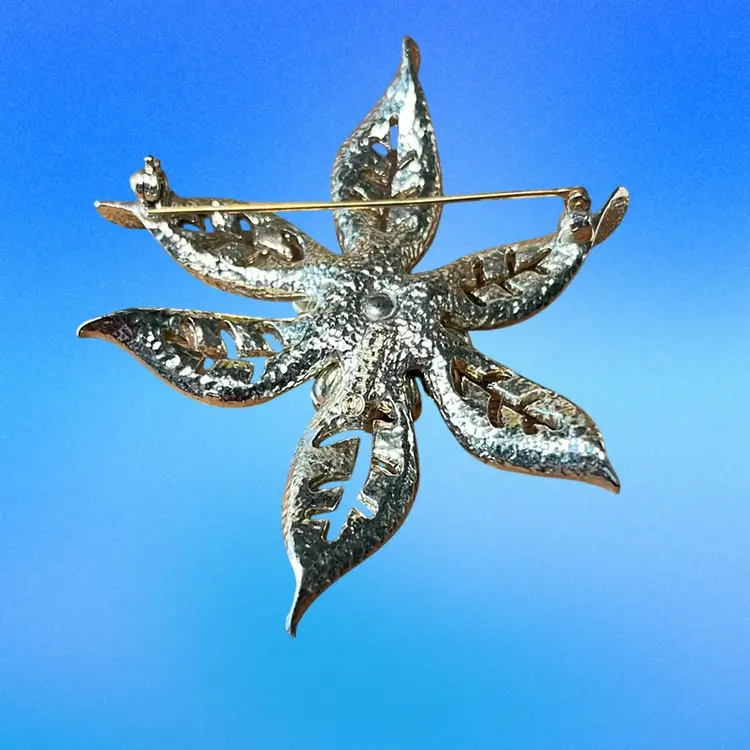 07. Sarah Coventry 1967 Pink Stone Flower Poinsettia Brooch Pin Gold Tone