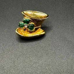 A120 - Avon Shamrock Hat Pin