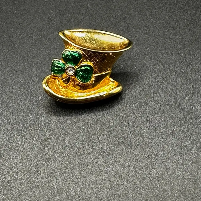 A115 - Avon Shamrock Hat Pin