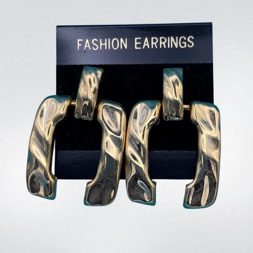 Vintage-Style Chunky Gold-Tone Earrings – Sculptural Statement Dangles, 80s Glam