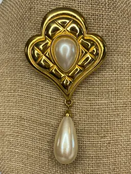 Vintage Marvella Faux Pearl Pear Shape Brooch Pin Gold Tone Quilted Design