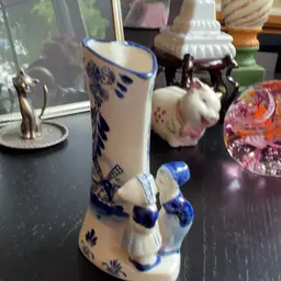 Delfts Kissing Boy And Girl Figurines Vase