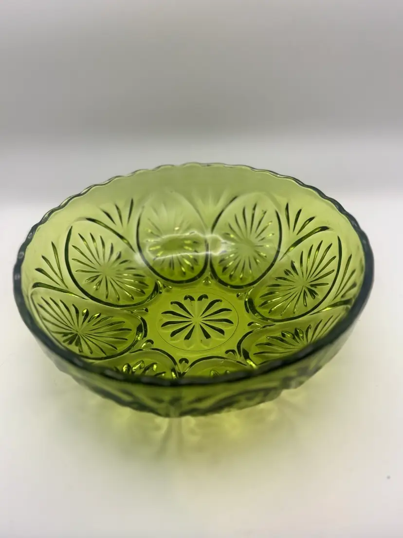 Vintage Anchor Hocking Medallion Green Star & Cameo pattern glass serving bowl.