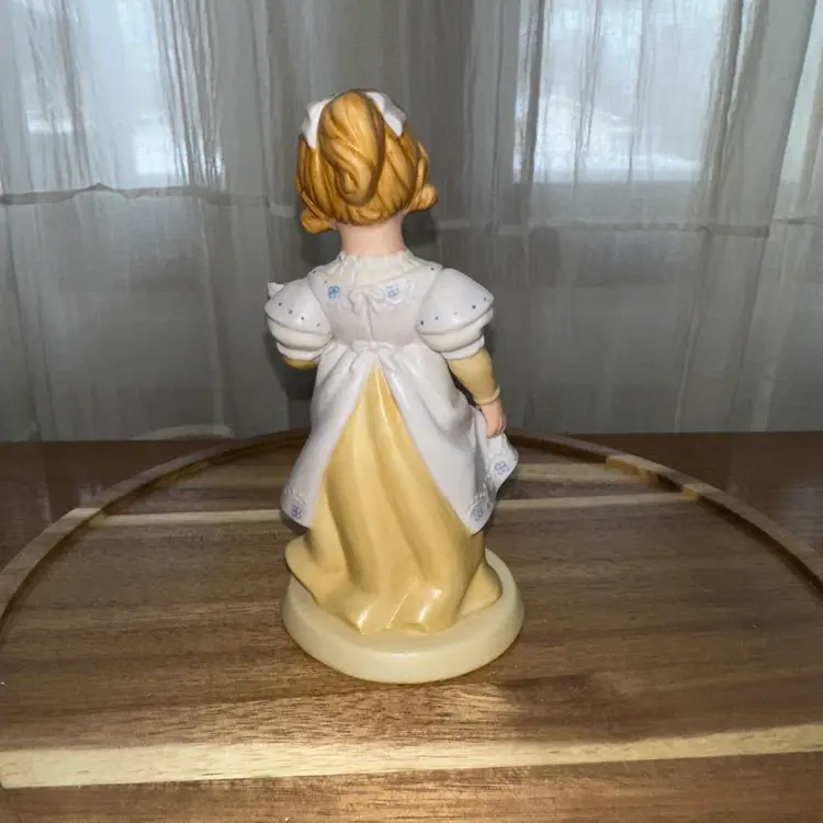 Niki-Vintage Avon "A Mothers Love"