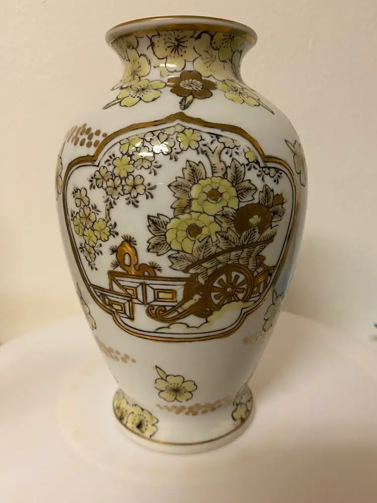 Vintage Gold Imari Japan Rigs-haw Flower Cart Hand painted Vase Ex Con 7”Tx 4.5”W
