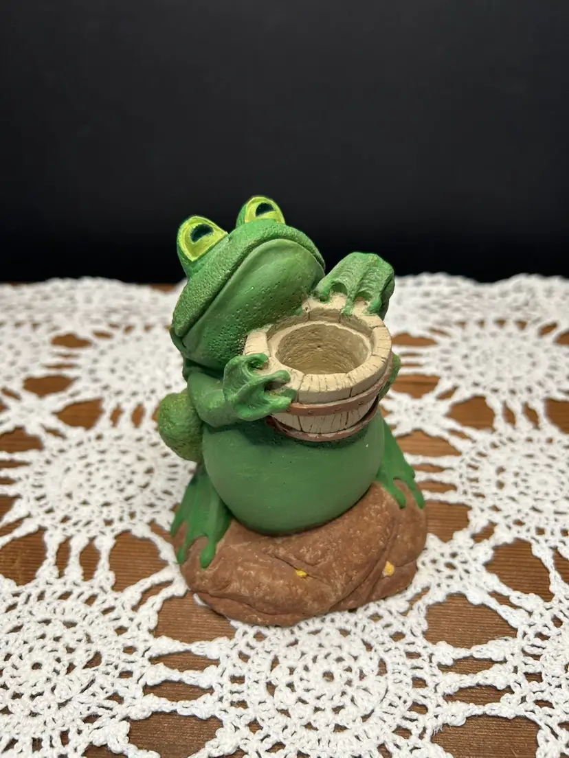 Solid 2000 Carruth Frog Retired Carruth Studios Signed 4.5 Inches Tall Holding Bucket