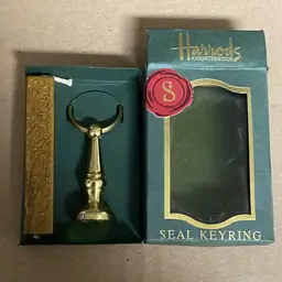 Harrod’s seal keyring Knightsbridge “S” Envelope Wax Stamp Made In GB