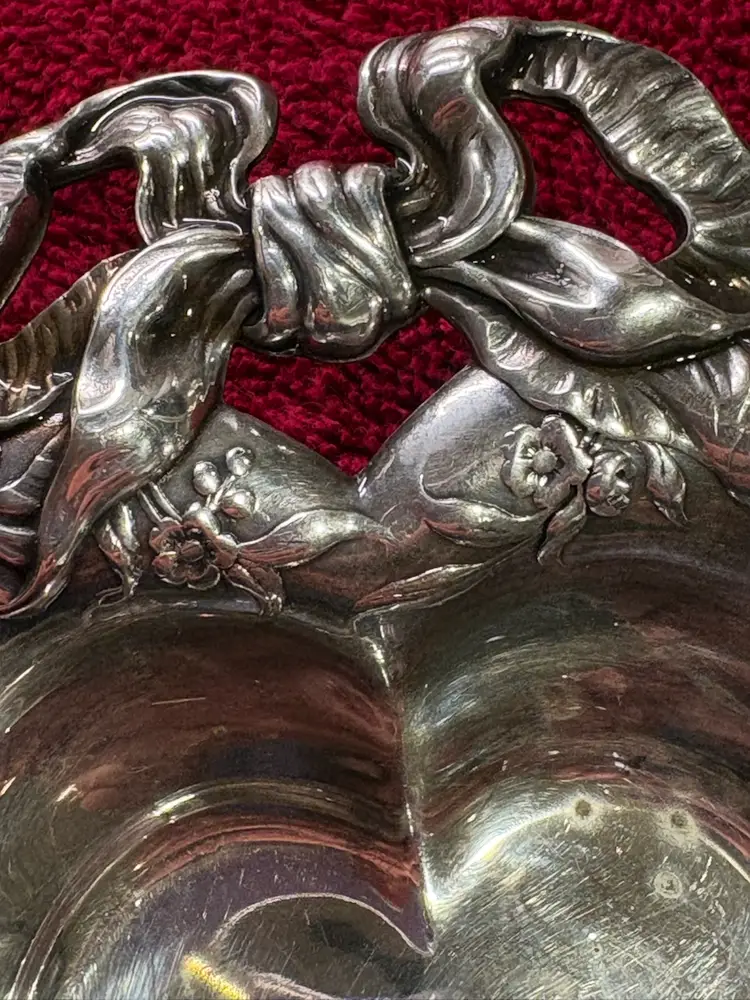 Reed & Barton  230 Heart And Bow Silverplate Candy Trinket Nut Dish