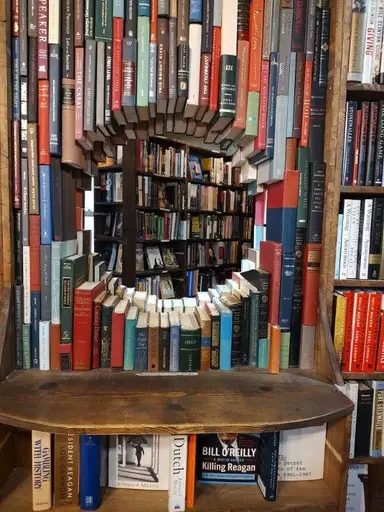  Co-hosting with NancysTreasures for some books and other things!📚💙🤓