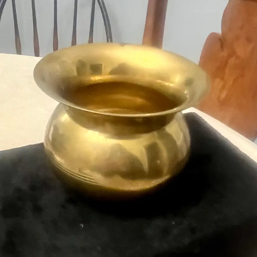 #01 Petite Brass Planter (please see full description and Pics)