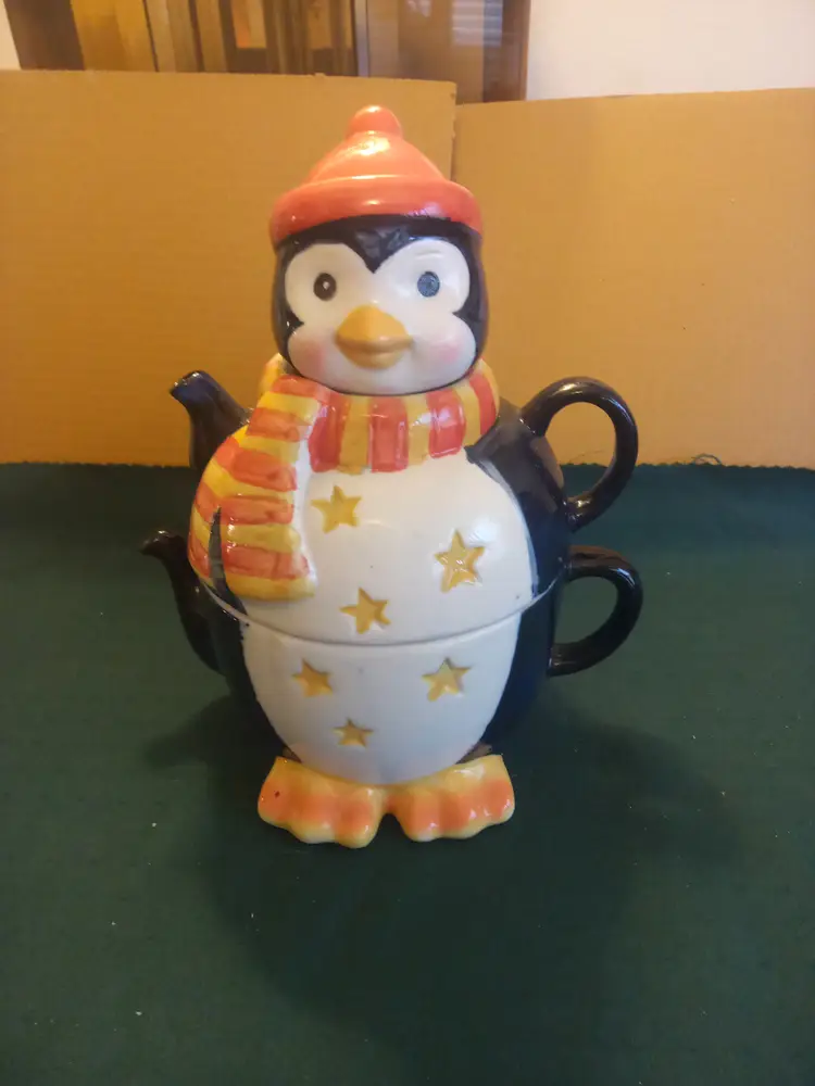 Ceramic Penguin Tea set