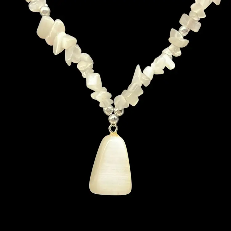 Vintage White Moonglow Chip Pendant Pearlized Necklace #B-14