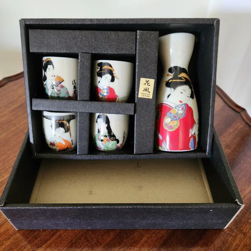 Geisha Vintage Japanese Saki Set in Original Box