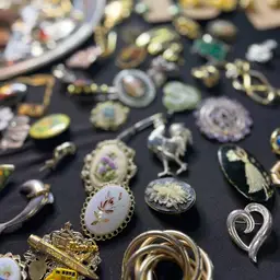 #42 - $5 SB Vintage Brooches