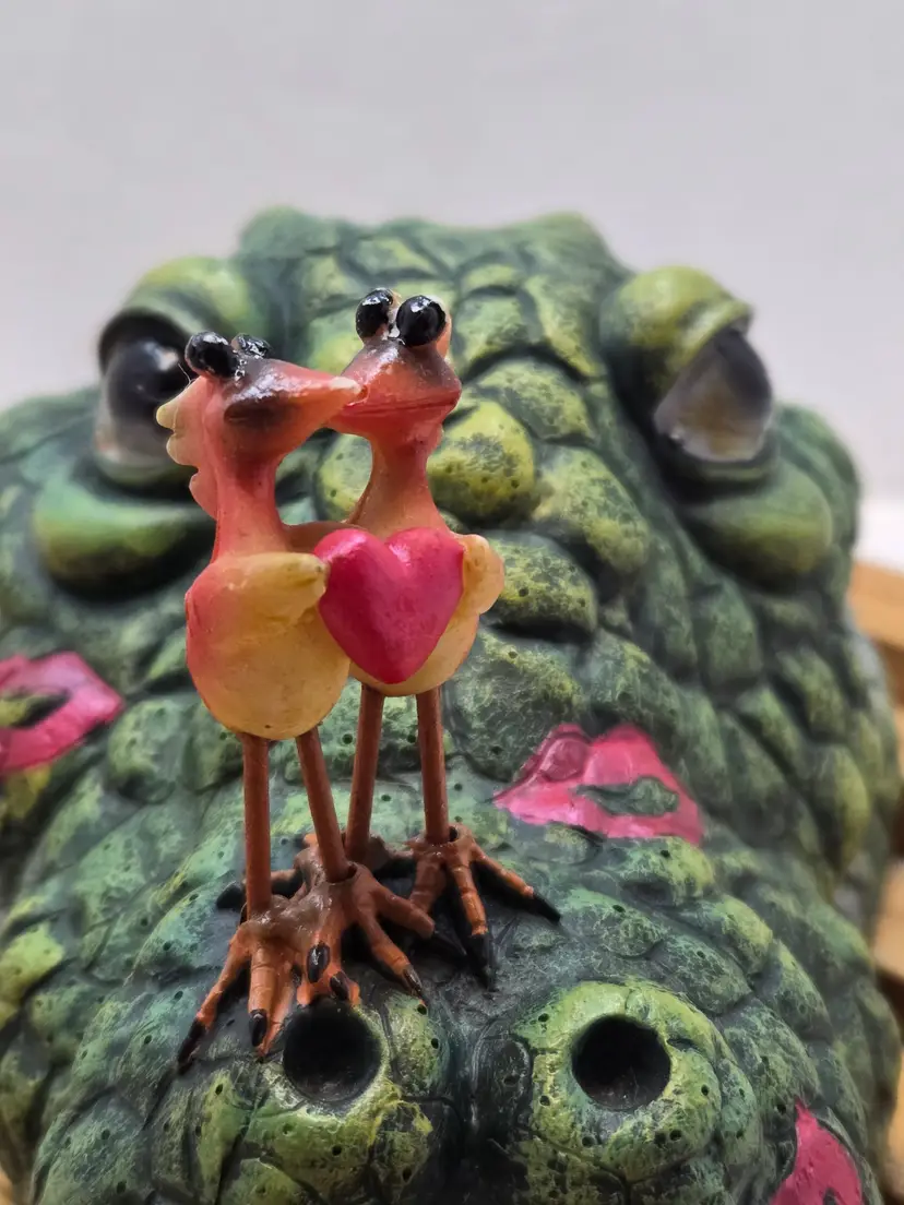 Whimsical Green Alligator Coin Bank with Kissing Birds & Pink Heart – Ceramic Resin Piggy Bank Figurine