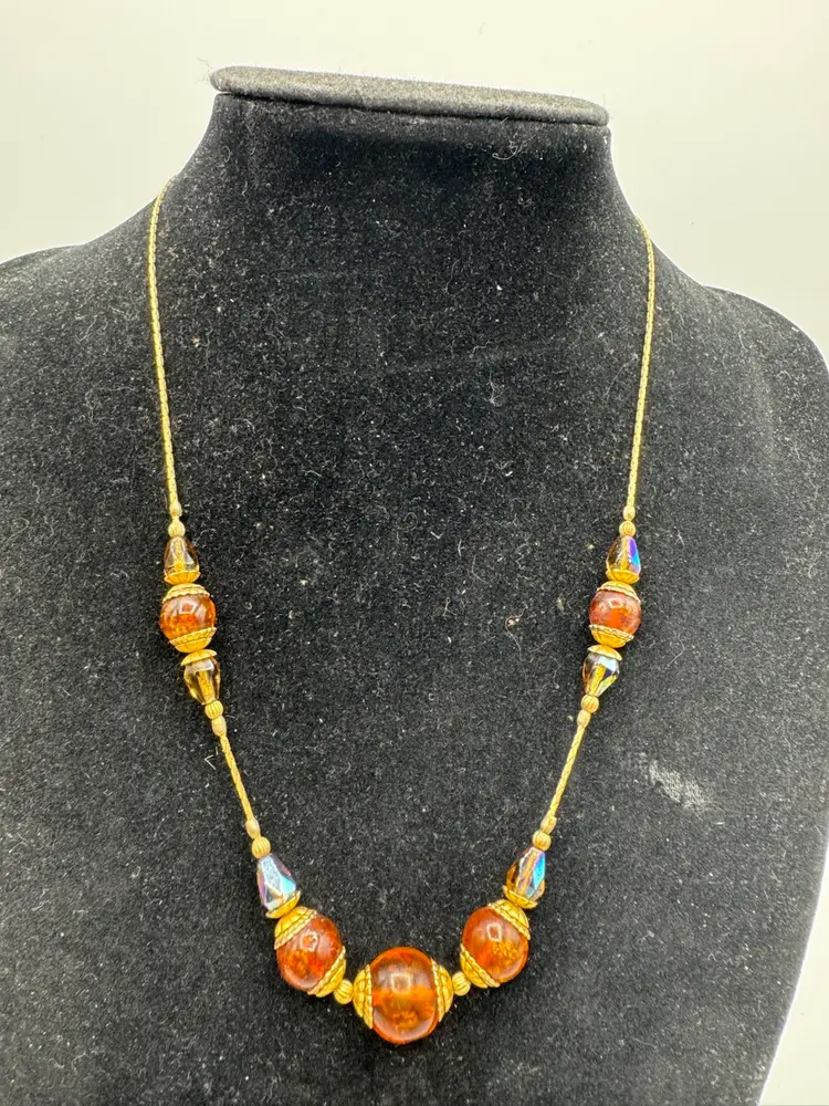 # 52 Beautiful Vintage Gold Tone Amber Or Lucite Necklace With Iridescent Glass Beads