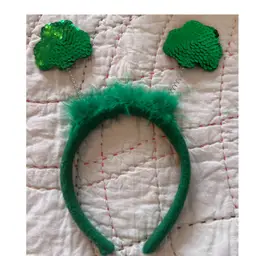 Head Band With Shamrocks ☘️And Shamrock Shaped Glasses 👓