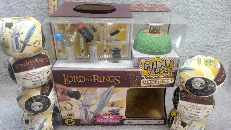 MGA Miniverse Make It Mini Lord of the Rings Lot 7 Balls unopened w/Store Display