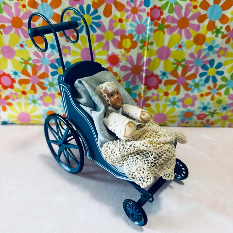 Vintage 1980's Victorian Carriage w/Baby