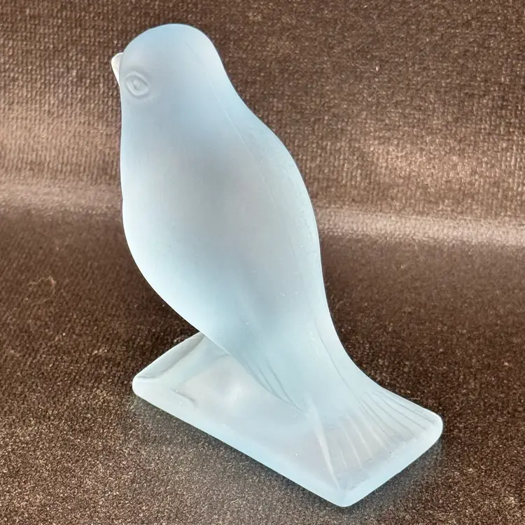 Vintage L.E. Smith Blue Frosted Satin Glass Bird Figurine