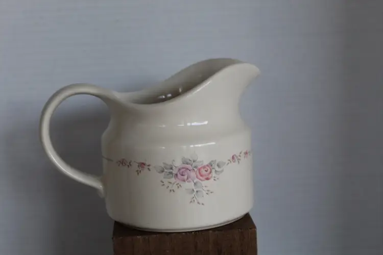 Pfaltzgraff Trousseau Gravy Boat Retired USA - Discontinued - Vintage!!!