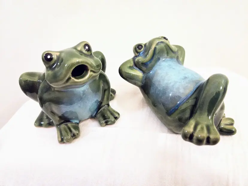 Vintage Greenbrier Ceramic Frogs Glazed Garden Pottery Green Blue Lot