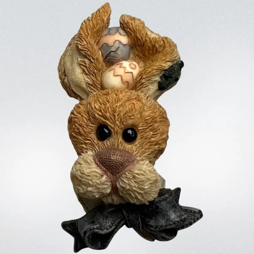 2-1/4” Easter Bunny Folkwear Resin Pin by Boyds Bears and Friends. Holding Easter Eggs between Ears. Paw Print Marked on Side.