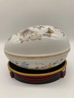 Vintage Avon Butterfly Fantasy Porcelain Treasure Egg 22k gold trim 1979