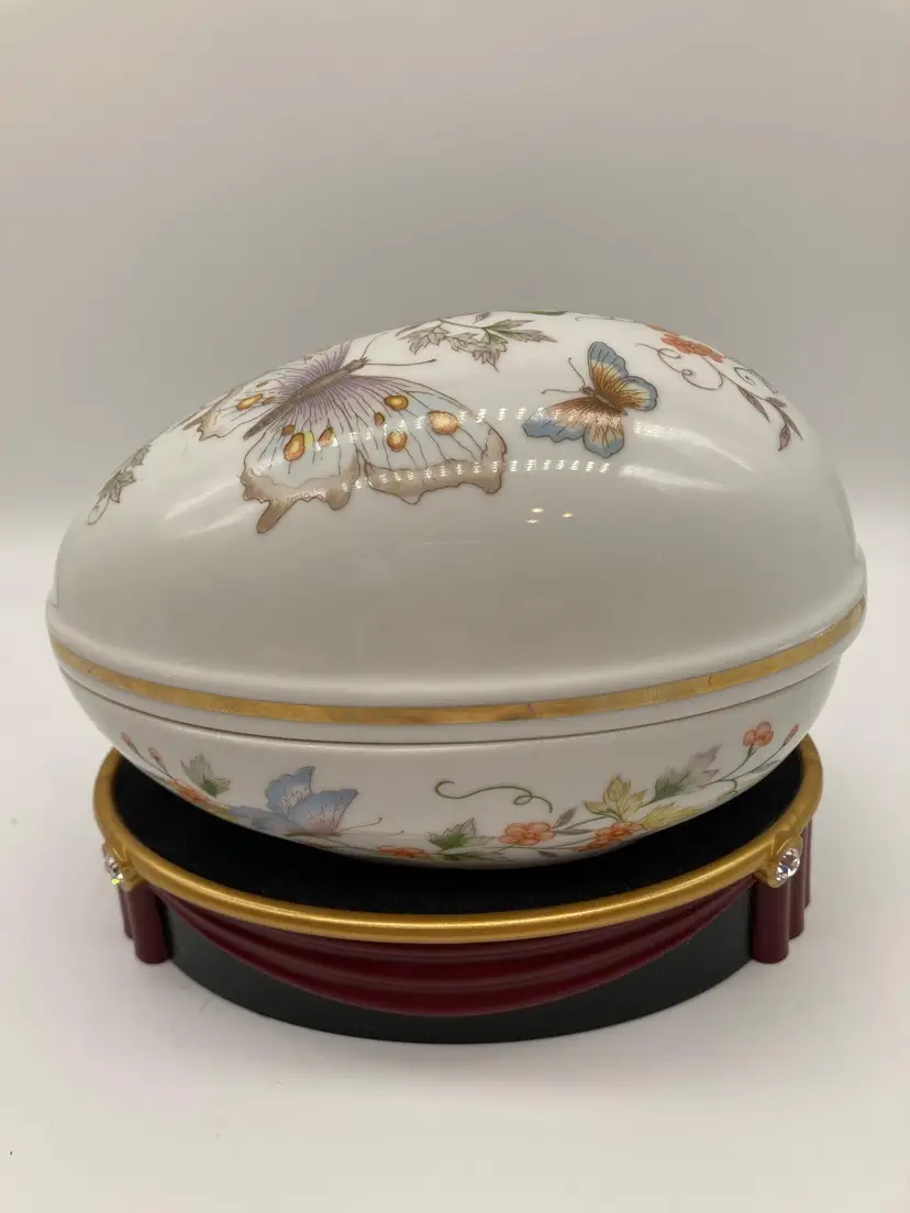 Vintage Avon Butterfly Fantasy Porcelain Treasure Egg 22k gold trim 1979