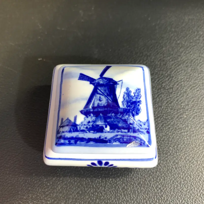 Delft Blue Trinket Box AS IS