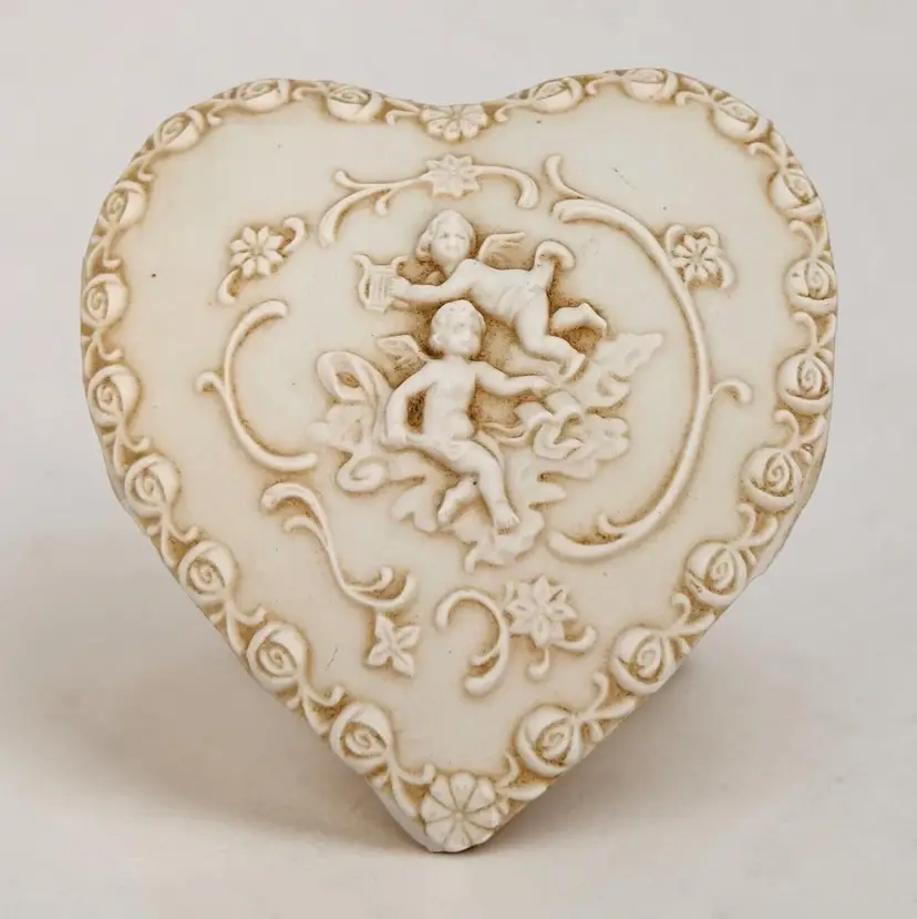 Heart Shaped Floral Cherubs Porcelain Vanity Trinket Box Lefton Ecru Bisque #212