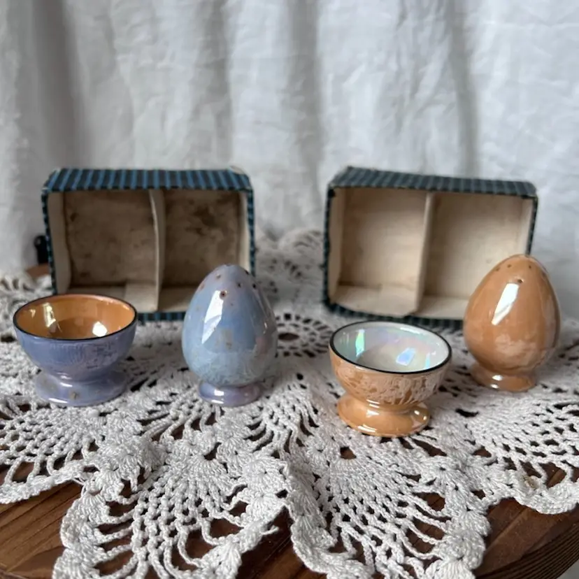 2 SETS OF VINTAGE CERAMIC LUSTERWARE EGG CUPS & SHAKERS JAPAN