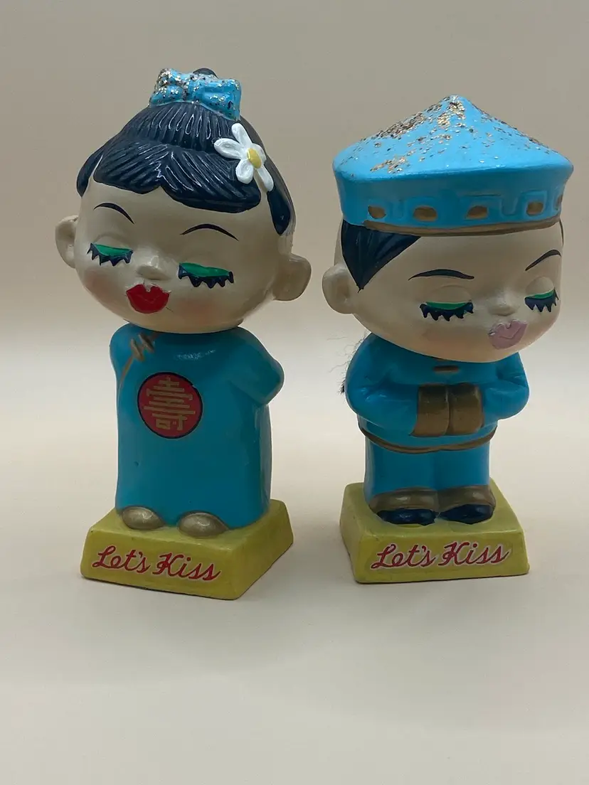 Vintage “Kiss Me” Asian Bobble head Couple- Magnetic