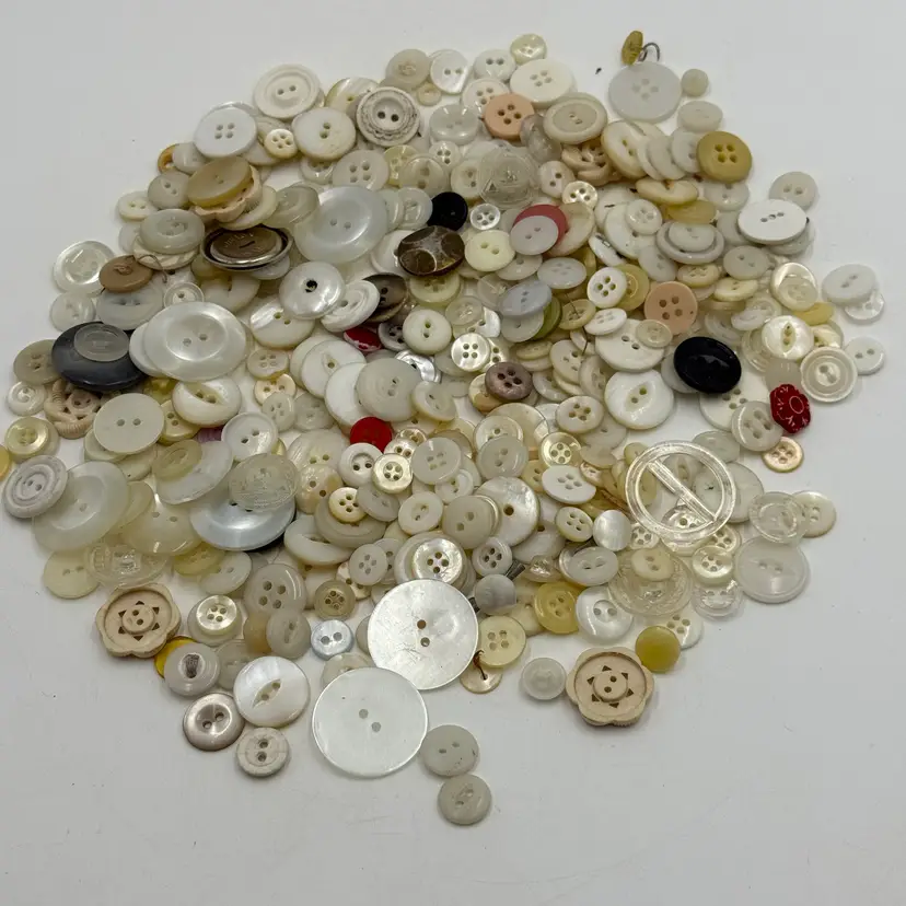 Mixed Small Lot Vintage Contemporary Crafting Sewing Buttons