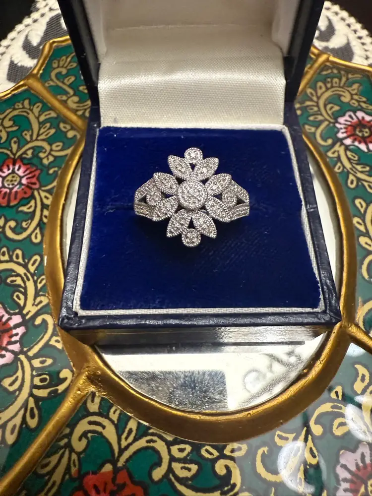 Sterling silver and genuine diamond Leslie ring size 6