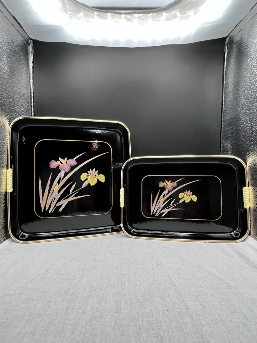 #2088B Vintage Lacquerware Trays With Pink Flowers. Never Used, In Excellent Condition.
One Is 10 1/2β X 10 1/2β,
The Other Is 10 1/2β X 7 1/4β