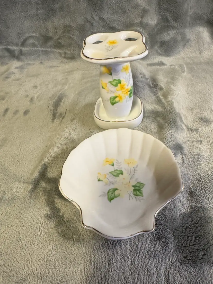 Vintage (2) Porcelain Yellow Flower Seashell Soap Dish & Toothbrush Holder Gold