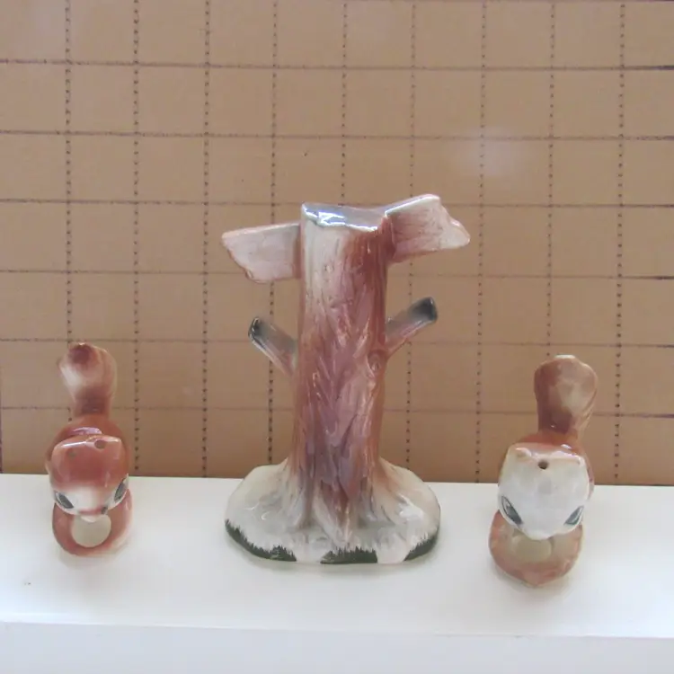 Vtg 3 pc Squirrels on Tree Salt and Pepper Shaker Set