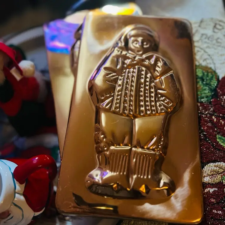 Vintage COPPER Shortbread Baking Mold Pan ~ Made in Korea Wall Decor Hanger Attached