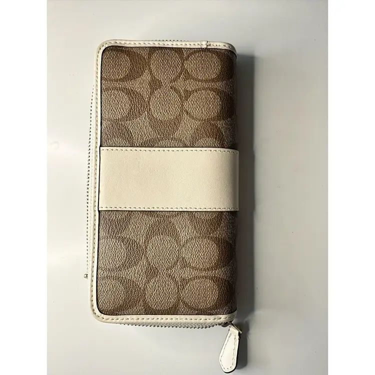 Coach Zippy Wallet