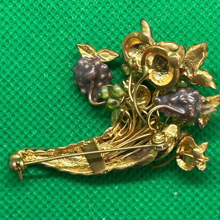 Beautiful Gold Tone Vintage Horn Of Plenty Brooch