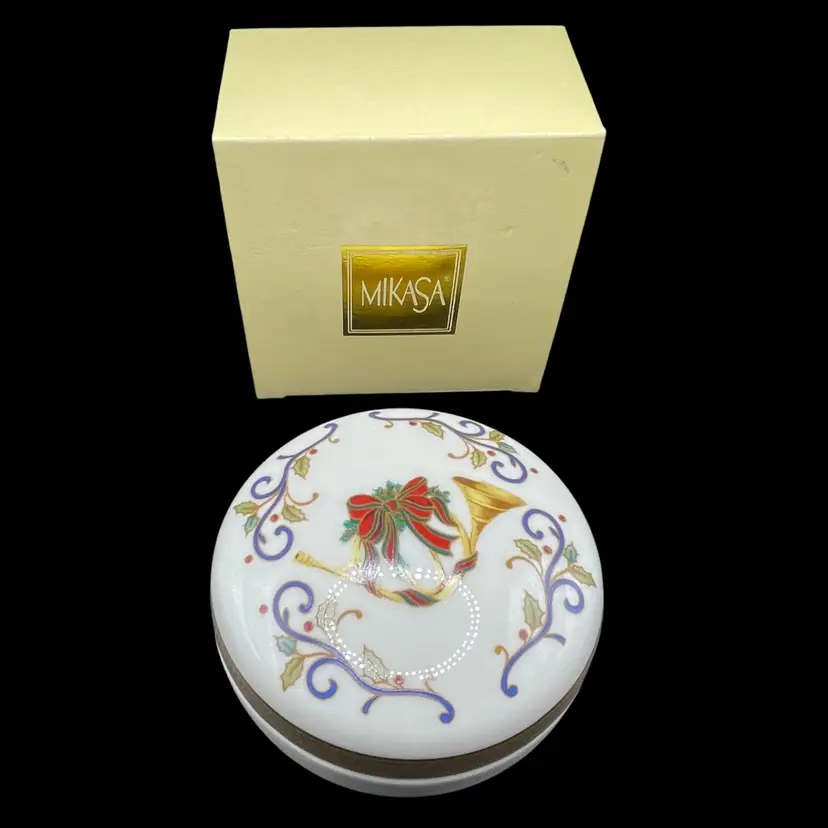 Mikasa Fine Porcelain Holiday Elegance Trumpet Covered Trinket Box FK001/421